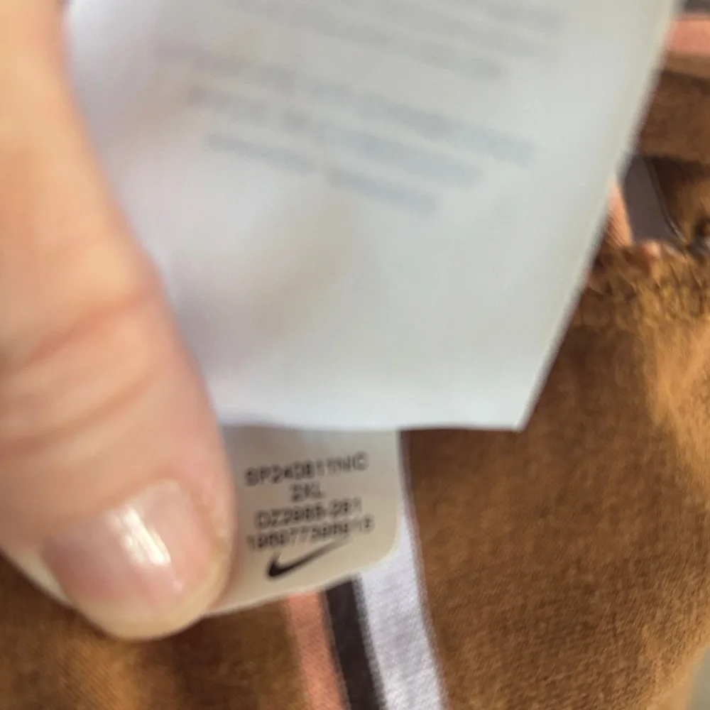 Nike brown crewneck T-shirt with stripes. Men's XXL. Like new condition. Sharp! - Picture 6 of 6